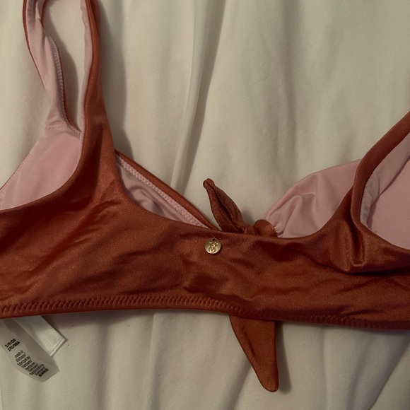 VICTORIA’S SECRET GOLD ROSE - Picture 5 of 5